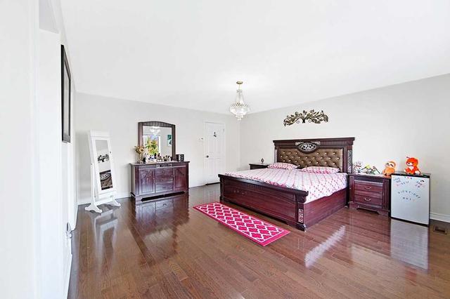 28 Barnfield Cres, House detached with 4 bedrooms, 3 bathrooms and 4 parking in Ajax ON | Image 2