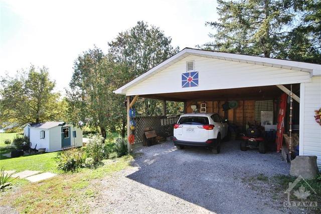 4184 Joe Drew Lane, House detached with 2 bedrooms, 1 bathrooms and 4 parking in Ottawa ON | Image 6