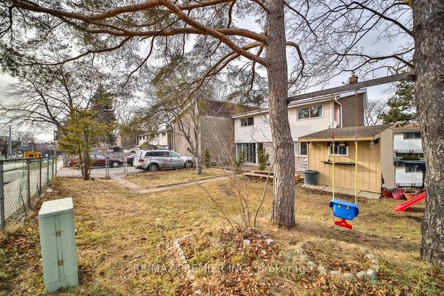 2 - 20 Brookwell Dr, Townhouse with 3 bedrooms, 2 bathrooms and 2 parking in Toronto ON | Image 20