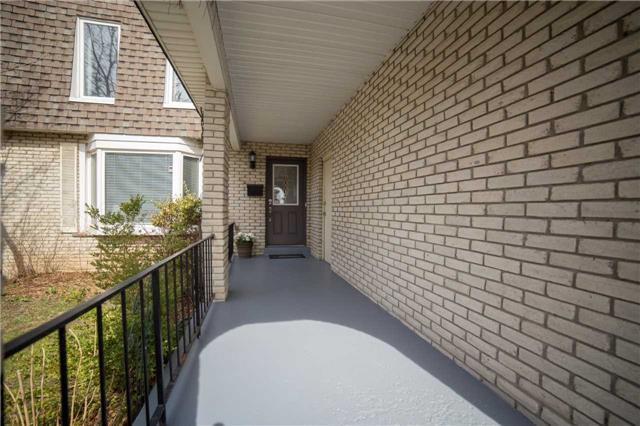 207 Cherry Post Dr, House detached with 4 bedrooms, 4 bathrooms and 2 parking in Mississauga ON | Image 2
