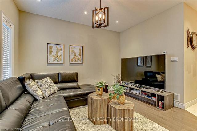 2310 Callingham Dr, House detached with 6 bedrooms, 4 bathrooms and 6 parking in London ON | Image 27