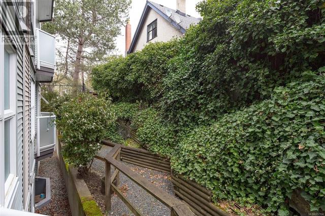 201 - 1201 Hillside Ave, Condo with 2 bedrooms, 2 bathrooms and 1 parking in Victoria BC | Image 25