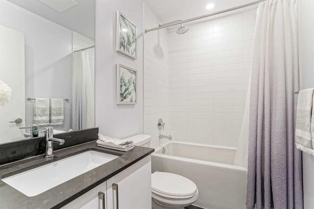 215 - 27 Bathurst St, Condo with 2 bedrooms, 2 bathrooms and 1 parking in Toronto ON | Image 11