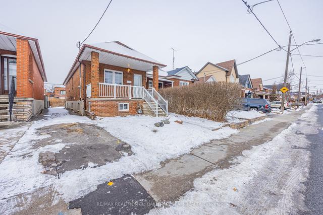 228 Robina Ave, House detached with 3 bedrooms, 2 bathrooms and 5 parking in Toronto ON | Image 23