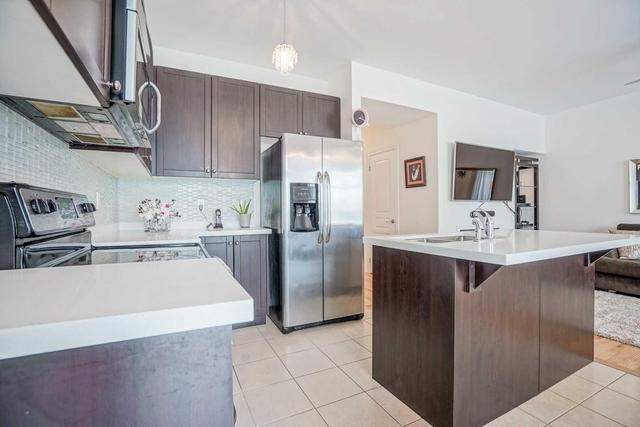 53 Borrelli Dr E, House attached with 3 bedrooms, 3 bathrooms and 2 parking in Brampton ON | Image 5