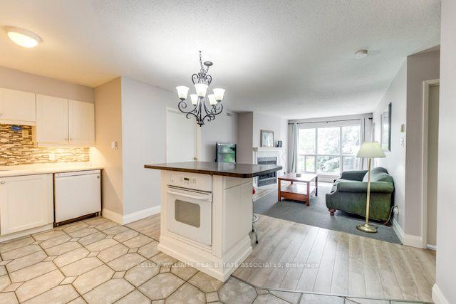 310 - 126 Bell Farm Rd, Condo with 2 bedrooms, 2 bathrooms and 1 parking in Barrie ON | Image 2