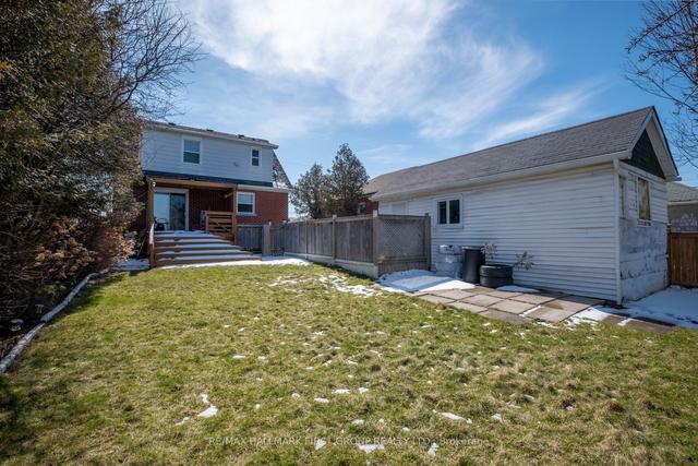294 Wolfe St, House detached with 3 bedrooms, 3 bathrooms and 5 parking in Oshawa ON | Image 14