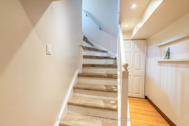 19 Netherly Dr, House detached with 3 bedrooms, 2 bathrooms and 3 parking in Toronto ON | Image 11