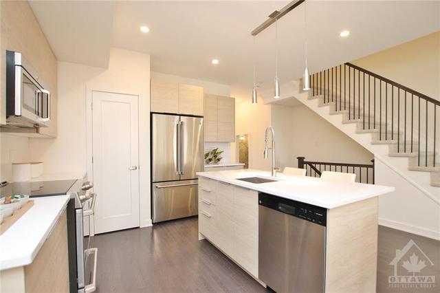 229 Shinny Avenue, Townhouse with 3 bedrooms, 4 bathrooms and 3 parking in Ottawa ON | Image 7