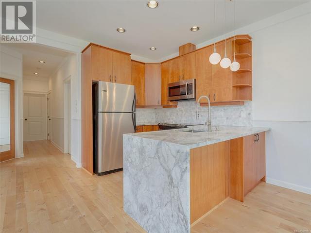 3 - 220 Moss St, Condo with 2 bedrooms, 1 bathrooms and 1 parking in Victoria BC | Image 14