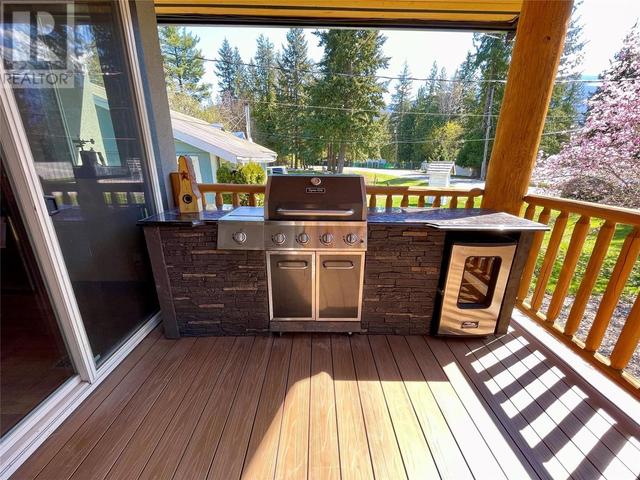 230 White Pine Crescent, House detached with 3 bedrooms, 2 bathrooms and 3 parking in Sicamous BC | Image 7