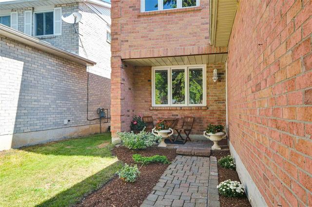 129 Daniels Cres, House detached with 3 bedrooms, 4 bathrooms and 2 parking in Ajax ON | Image 2