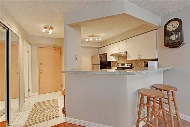 1002 - 24 Wellesley St W, Condo with 1 bedrooms, 2 bathrooms and 1 parking in Toronto ON | Image 6