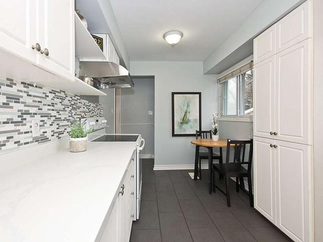 256 Roywood Dr, House semidetached with 3 bedrooms, 2 bathrooms and 4 parking in Toronto ON | Image 19