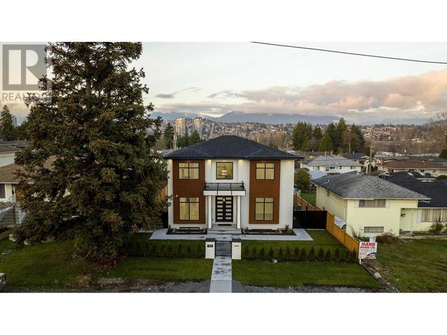 5675 Laurel Street, House detached with 9 bedrooms, 9 bathrooms and 4 parking in Burnaby BC | Image 1