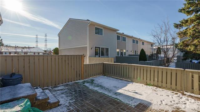 d - 415 Woodfield Drive, Townhouse with 3 bedrooms, 1 bathrooms and 1 parking in Ottawa ON | Image 24