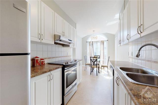 628 Glastonbury Walk, Townhouse with 4 bedrooms, 3 bathrooms and 3 parking in Ottawa ON | Image 7