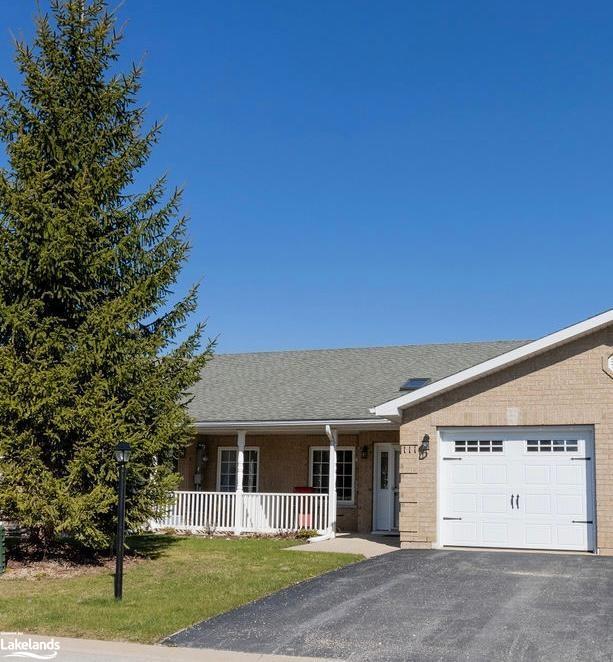 111 Meadow Lane, House attached with 2 bedrooms, 1 bathrooms and 3 parking in Wasaga Beach ON | Image 12