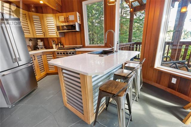 1015 Peninsula Rd, Home with 0 bedrooms, 0 bathrooms and null parking in Ucluelet BC | Image 9