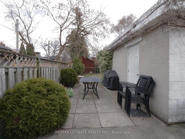 433 St Johns Rd, House detached with 3 bedrooms, 2 bathrooms and 3 parking in Toronto ON | Image 24