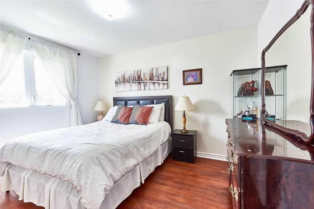22 Jackmuir Cres, House detached with 3 bedrooms, 2 bathrooms and 4 parking in Toronto ON | Image 9
