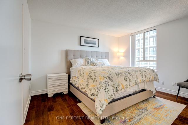 2507 - 633 Bay St, Condo with 2 bedrooms, 2 bathrooms and 0 parking in Toronto ON | Image 11