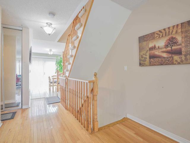 25 - 840 Scollard Crt, Townhouse with 3 bedrooms, 2 bathrooms and 2 parking in Mississauga ON | Image 16