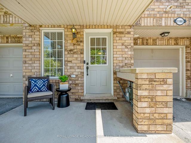 1186 Barnard Dr, House attached with 3 bedrooms, 2 bathrooms and 3 parking in Milton ON | Image 34