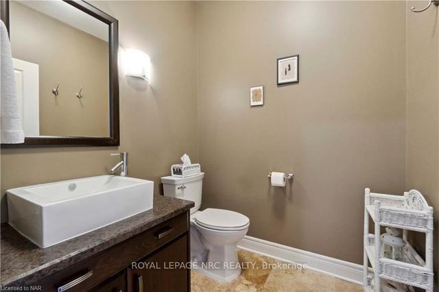 220 Elmwood Ave, House detached with 2 bedrooms, 3 bathrooms and 6 parking in Fort Erie ON | Image 9
