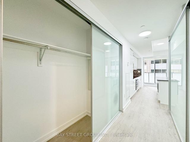1107 - 426 University Ave, Condo with 1 bedrooms, 1 bathrooms and 0 parking in Toronto ON | Image 5