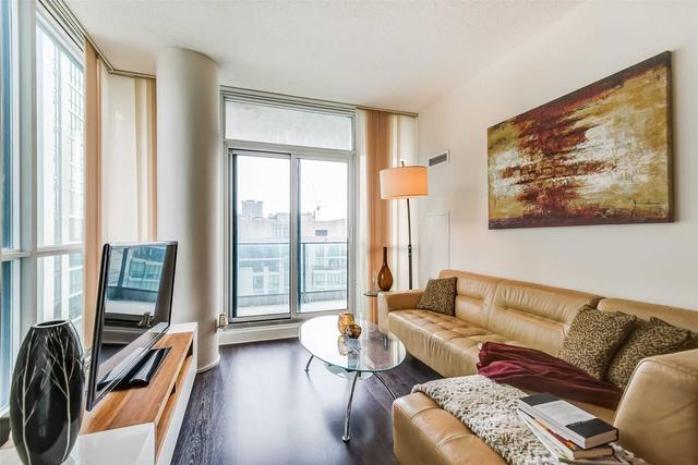 3006 - 33 Bay St, Condo with 1 bedrooms, 1 bathrooms and 0 parking in Toronto ON | Image 2