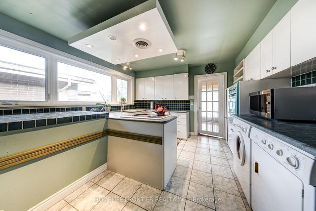 6 Blithfield Ave, House detached with 4 bedrooms, 3 bathrooms and 7 parking in Toronto ON | Image 23