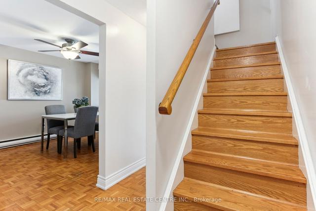 94 Darras Crt, Townhouse with 3 bedrooms, 2 bathrooms and 2 parking in Brampton ON | Image 15