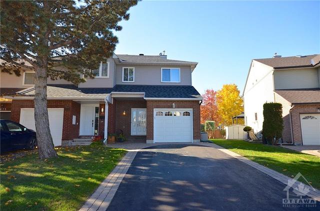 623 Deancourt Crescent, Townhouse with 3 bedrooms, 3 bathrooms and 3 parking in Ottawa ON | Image 2