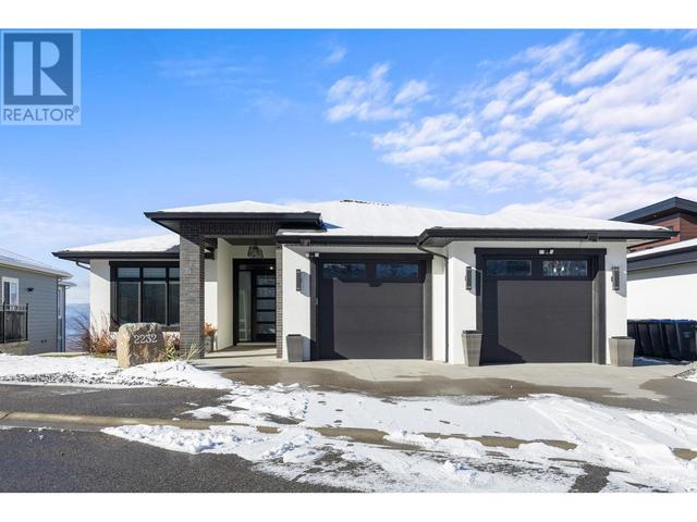 2232 Tramonto Court, House detached with 4 bedrooms, 3 bathrooms and 2 parking in Kelowna BC | Image 9