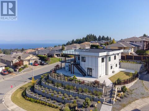 5391 Kenwill Dr, House detached with 6 bedrooms, 6 bathrooms and 4 parking in Nanaimo BC | Card Image