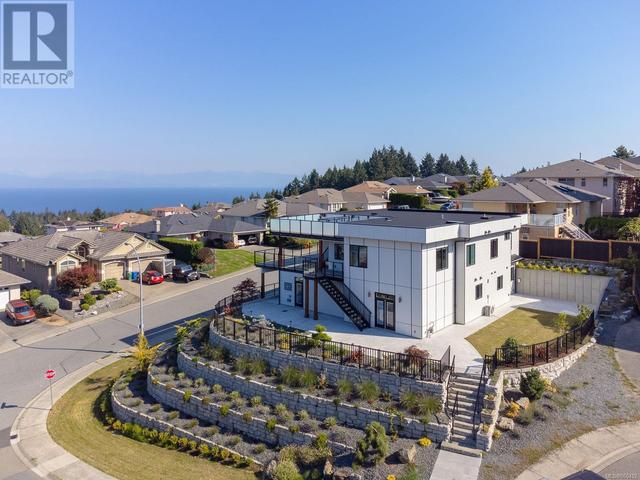 5391 Kenwill Dr, House detached with 6 bedrooms, 6 bathrooms and 4 parking in Nanaimo BC | Image 1