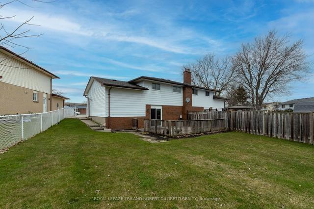 63 Roundhill Crt, House semidetached with 3 bedrooms, 2 bathrooms and 3 parking in London ON | Image 19