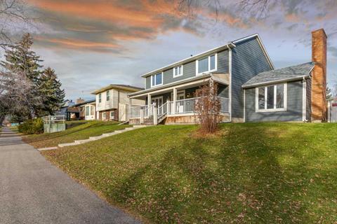 364 Deerview Drive Se, House detached with 4 bedrooms, 3 bathrooms and 4 parking in Calgary AB | Card Image