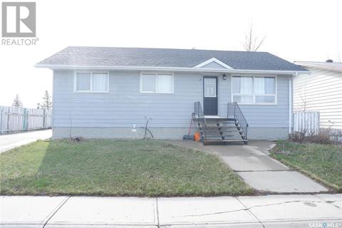 708 Leeville Drive, Assiniboia, SK, S0H0B0 | Card Image
