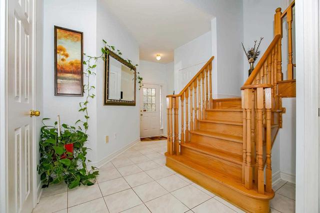 5172 Dubonet Dr, House detached with 4 bedrooms, 4 bathrooms and 4 parking in Mississauga ON | Image 3