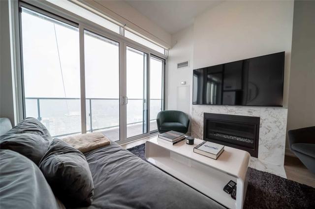 5908 - 7 Grenville St, Condo with 3 bedrooms, 3 bathrooms and 0 parking in Toronto ON | Image 10