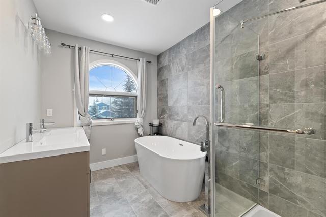 212 Shawnee Manor Sw, House detached with 4 bedrooms, 3 bathrooms and 5 parking in Calgary AB | Image 5