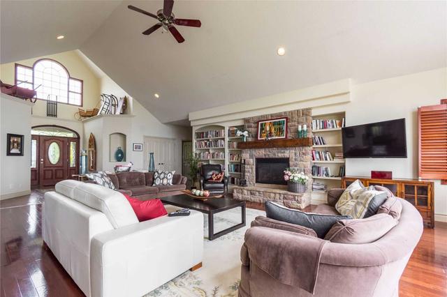 17325 Loyalist Pkwy, House detached with 4 bedrooms, 3 bathrooms and 6 parking in Prince Edward County ON | Image 3