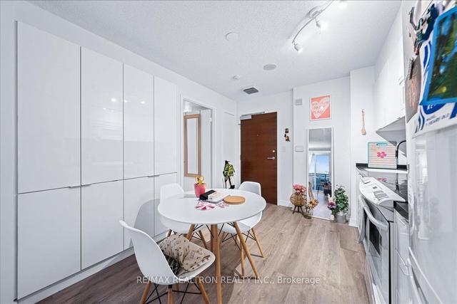 2015 - 15 Iceboat Terr, Condo with 1 bedrooms, 1 bathrooms and 0 parking in Toronto ON | Image 6