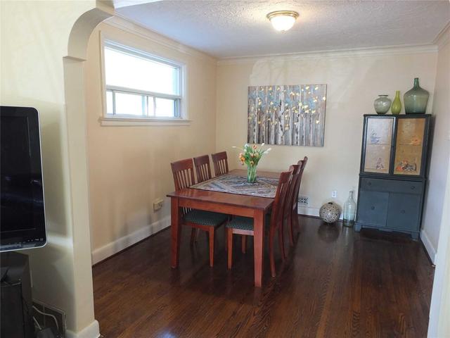 69 Squires Ave, House detached with 3 bedrooms, 2 bathrooms and 3 parking in Toronto ON | Image 5
