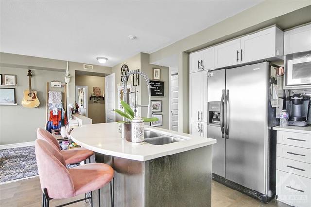 7 - 585 Stonefield Private, Condo with 2 bedrooms, 2 bathrooms and 1 parking in Ottawa ON | Image 3