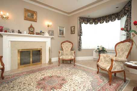 371 Spadina Rd, House detached with 5 bedrooms, 3 bathrooms and 4 parking in Toronto ON | Image 2