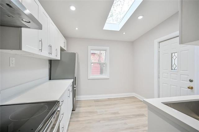 1024 Cannon St E, House attached with 3 bedrooms, 2 bathrooms and 0 parking in Hamilton ON | Image 5