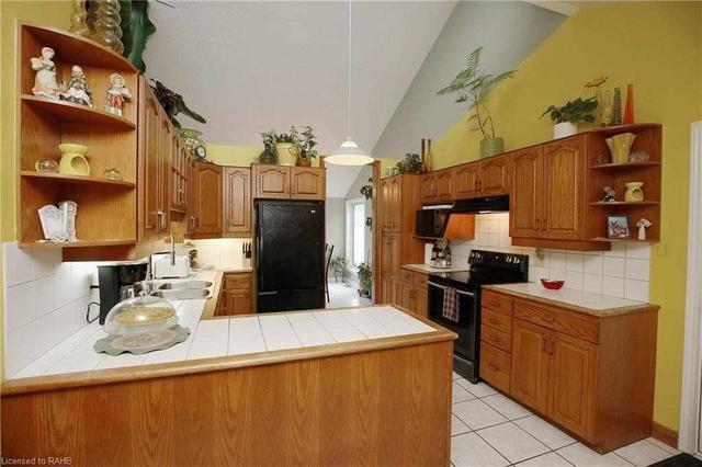 4 Millikin Dr, House detached with 3 bedrooms, 3 bathrooms and 8 parking in Hamilton ON | Image 2